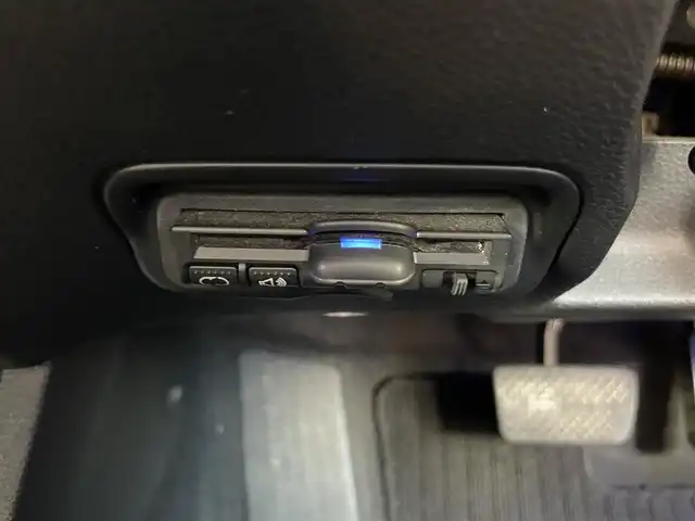 ホンダ ヴェゼル ハイブリッド Z 千葉県 2014(平26)年 10.4万km クリスタルブラックパール (株)IDOMが運営する【じしゃロン八千代店】の自社ローン対象車両になります。こちらは現金またはオートローンご利用時の価格です。自社ローンご希望の方は別途その旨お申付け下さい/純正ナビ（CD・DVD・BT接続可）/フルセグテレビ/ETC/バックカメラ/シートヒーター（D席・N席）/LEDヘッドライト/純正フロアマット
