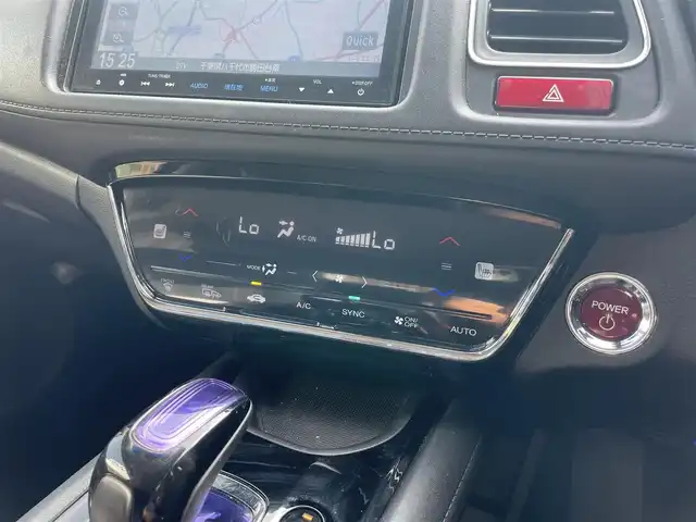 ホンダ ヴェゼル ハイブリッド Z 千葉県 2014(平26)年 10.4万km クリスタルブラックパール (株)IDOMが運営する【じしゃロン八千代店】の自社ローン対象車両になります。こちらは現金またはオートローンご利用時の価格です。自社ローンご希望の方は別途その旨お申付け下さい/純正ナビ（CD・DVD・BT接続可）/フルセグテレビ/ETC/バックカメラ/シートヒーター（D席・N席）/LEDヘッドライト/純正フロアマット
