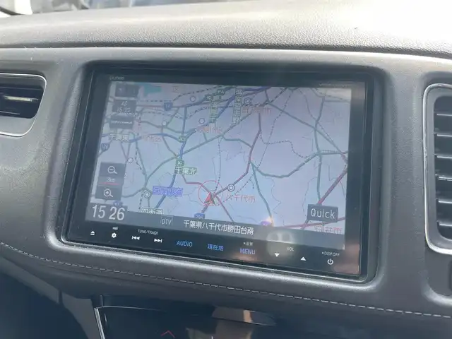ホンダ ヴェゼル ハイブリッド Z 千葉県 2014(平26)年 10.4万km クリスタルブラックパール (株)IDOMが運営する【じしゃロン八千代店】の自社ローン対象車両になります。こちらは現金またはオートローンご利用時の価格です。自社ローンご希望の方は別途その旨お申付け下さい/純正ナビ（CD・DVD・BT接続可）/フルセグテレビ/ETC/バックカメラ/シートヒーター（D席・N席）/LEDヘッドライト/純正フロアマット