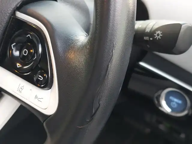 トヨタ プリウス Sセーフティプラス 東京都 2017(平29)年 4.2万km シルバーM Toyota Safety Sense P/・プリクラッシュセーフティシステム/・レーンディパーチャーアラート/・アダプティブハイビームシステム/・レーダークルーズコントロール/・コーナーセンサー/ヘッドアップディスプレイ/インテリジェントパーキングアシスト/プッシュスタート/純正ナビ/フルセグTV/バックカメラ/ETC2.0/ドライブレコーダー/LEDヘッドライト/ドアバイザー/15インチ純正アルミホイール/スマートキー