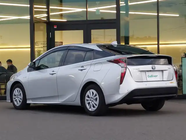 トヨタ プリウス Sセーフティプラス 東京都 2017(平29)年 4.2万km シルバーM Toyota Safety Sense P/・プリクラッシュセーフティシステム/・レーンディパーチャーアラート/・アダプティブハイビームシステム/・レーダークルーズコントロール/・コーナーセンサー/ヘッドアップディスプレイ/インテリジェントパーキングアシスト/プッシュスタート/純正ナビ/フルセグTV/バックカメラ/ETC2.0/ドライブレコーダー/LEDヘッドライト/ドアバイザー/15インチ純正アルミホイール/スマートキー