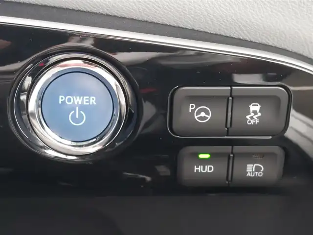 トヨタ プリウス Sセーフティプラス 東京都 2017(平29)年 4.2万km シルバーM Toyota Safety Sense P/・プリクラッシュセーフティシステム/・レーンディパーチャーアラート/・アダプティブハイビームシステム/・レーダークルーズコントロール/・コーナーセンサー/ヘッドアップディスプレイ/インテリジェントパーキングアシスト/プッシュスタート/純正ナビ/フルセグTV/バックカメラ/ETC2.0/ドライブレコーダー/LEDヘッドライト/ドアバイザー/15インチ純正アルミホイール/スマートキー