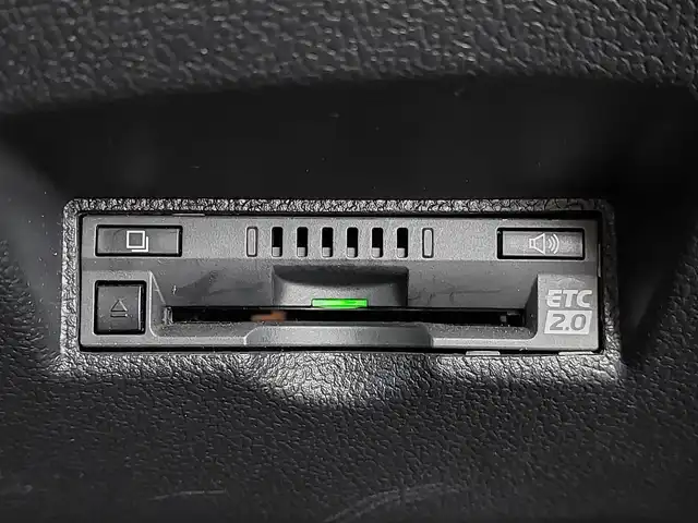 トヨタ プリウス Sセーフティプラス 東京都 2017(平29)年 4.2万km シルバーM Toyota Safety Sense P/・プリクラッシュセーフティシステム/・レーンディパーチャーアラート/・アダプティブハイビームシステム/・レーダークルーズコントロール/・コーナーセンサー/ヘッドアップディスプレイ/インテリジェントパーキングアシスト/プッシュスタート/純正ナビ/フルセグTV/バックカメラ/ETC2.0/ドライブレコーダー/LEDヘッドライト/ドアバイザー/15インチ純正アルミホイール/スマートキー