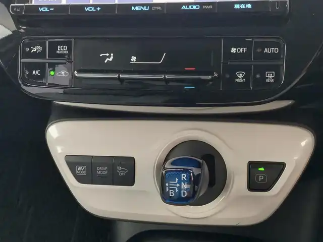 トヨタ プリウス Sセーフティプラス 東京都 2017(平29)年 4.2万km シルバーM Toyota Safety Sense P/・プリクラッシュセーフティシステム/・レーンディパーチャーアラート/・アダプティブハイビームシステム/・レーダークルーズコントロール/・コーナーセンサー/ヘッドアップディスプレイ/インテリジェントパーキングアシスト/プッシュスタート/純正ナビ/フルセグTV/バックカメラ/ETC2.0/ドライブレコーダー/LEDヘッドライト/ドアバイザー/15インチ純正アルミホイール/スマートキー