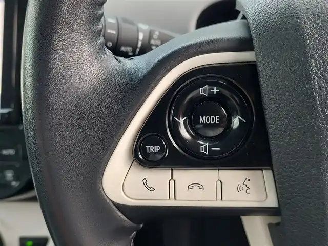 トヨタ プリウス Sセーフティプラス 東京都 2017(平29)年 4.2万km シルバーM Toyota Safety Sense P/・プリクラッシュセーフティシステム/・レーンディパーチャーアラート/・アダプティブハイビームシステム/・レーダークルーズコントロール/・コーナーセンサー/ヘッドアップディスプレイ/インテリジェントパーキングアシスト/プッシュスタート/純正ナビ/フルセグTV/バックカメラ/ETC2.0/ドライブレコーダー/LEDヘッドライト/ドアバイザー/15インチ純正アルミホイール/スマートキー