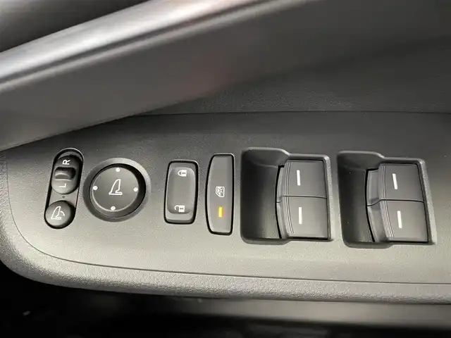ホンダ ヴェゼル ハイブリッド e:HEV Z 鹿児島県 2025(令7)年 0.1千km クリスタルブラックパール Honda CONNECTディスプレー/ホンダセンシング/ワイヤレス充電器/バックカメラ/ブラインドスポットモニター/アダプティブドライビングビーム/後退出庫サポート/ブレーキホールド/横滑り防止装置/前後コーナーセンサー/パワーテールゲート/チップアップシート/運転席・助手席シートヒーター/本革巻きステアリング/ETC/禁煙車