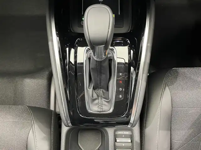 ホンダ ヴェゼル ハイブリッド e:HEV Z 鹿児島県 2025(令7)年 0.1千km クリスタルブラックパール Honda CONNECTディスプレー/ホンダセンシング/ワイヤレス充電器/バックカメラ/ブラインドスポットモニター/アダプティブドライビングビーム/後退出庫サポート/ブレーキホールド/横滑り防止装置/前後コーナーセンサー/パワーテールゲート/チップアップシート/運転席・助手席シートヒーター/本革巻きステアリング/ETC/禁煙車