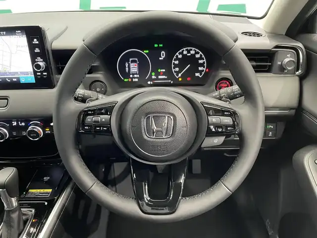 ホンダ ヴェゼル ハイブリッド e:HEV Z 鹿児島県 2025(令7)年 0.1千km クリスタルブラックパール Honda CONNECTディスプレー/ホンダセンシング/ワイヤレス充電器/バックカメラ/ブラインドスポットモニター/アダプティブドライビングビーム/後退出庫サポート/ブレーキホールド/横滑り防止装置/前後コーナーセンサー/パワーテールゲート/チップアップシート/運転席・助手席シートヒーター/本革巻きステアリング/ETC/禁煙車