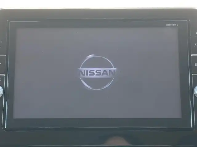 日産 デイズ ハイウェイスターX 静岡県 2020(令2)年 3万km ホワイトパール エマージェンシーブレーキ/純正9インチナビ(MM319D-L)/　AM FM CD DVD Bluetooth AUX/LEDオートヘッドランプ/前後方クリアランスソナー/純正14インチアルミホイール/革巻きステアリング/ステアリングスイッチ/スマートキー＆プッシュスタート/パーキングアシスト/アイドリングストップ/フルセグTV/アラウンドビューモニター