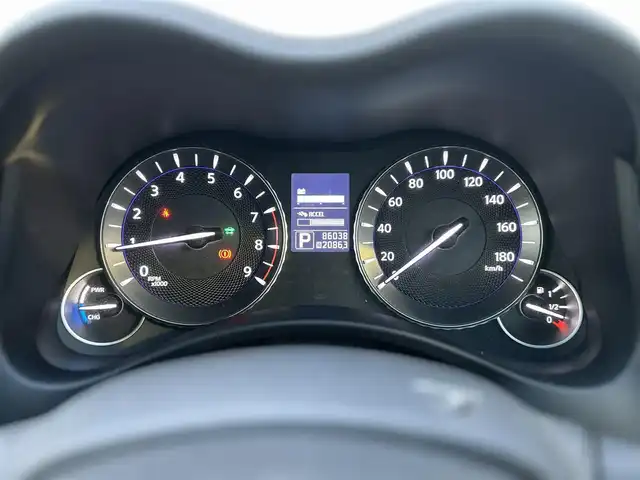 日産 シーマ 茨城県 2012(平24)年 8.6万km クリスタルホワイトパール 純正HDDナビ/フルセグ/バックカメラ/サイドカメラ/CD/DVD/純正18インチアルミホイール/黒革シート/前席シートヒーター/前席エアシート/前席パワーシート/クルーズコントロール/パワーバックドア/ビルトインETC/シガーライター/プッシュスタート/スマートキー