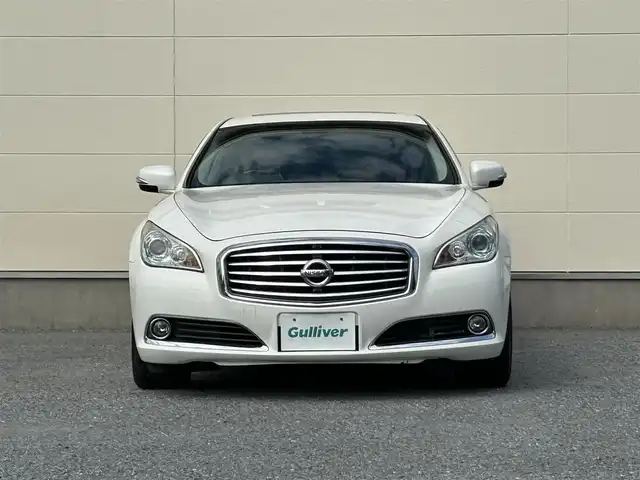 日産 シーマ 茨城県 2012(平24)年 8.6万km クリスタルホワイトパール 純正HDDナビ/フルセグ/バックカメラ/サイドカメラ/CD/DVD/純正18インチアルミホイール/黒革シート/前席シートヒーター/前席エアシート/前席パワーシート/クルーズコントロール/パワーバックドア/ビルトインETC/シガーライター/プッシュスタート/スマートキー