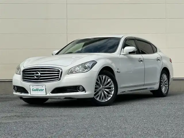 日産 シーマ 茨城県 2012(平24)年 8.6万km クリスタルホワイトパール 純正HDDナビ/フルセグ/バックカメラ/サイドカメラ/CD/DVD/純正18インチアルミホイール/黒革シート/前席シートヒーター/前席エアシート/前席パワーシート/クルーズコントロール/パワーバックドア/ビルトインETC/シガーライター/プッシュスタート/スマートキー