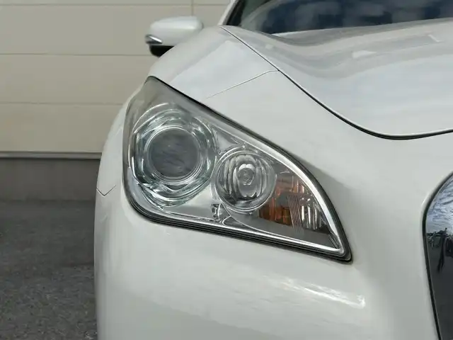 日産 シーマ 茨城県 2012(平24)年 8.6万km クリスタルホワイトパール 純正HDDナビ/フルセグ/バックカメラ/サイドカメラ/CD/DVD/純正18インチアルミホイール/黒革シート/前席シートヒーター/前席エアシート/前席パワーシート/クルーズコントロール/パワーバックドア/ビルトインETC/シガーライター/プッシュスタート/スマートキー
