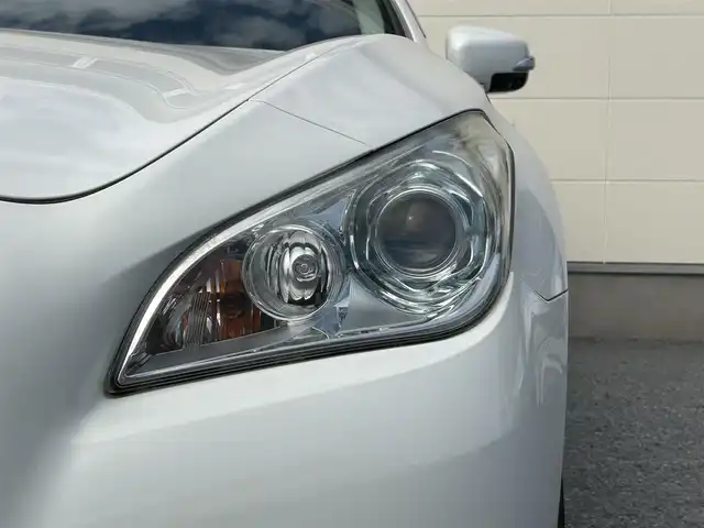 日産 シーマ 茨城県 2012(平24)年 8.6万km クリスタルホワイトパール 純正HDDナビ/フルセグ/バックカメラ/サイドカメラ/CD/DVD/純正18インチアルミホイール/黒革シート/前席シートヒーター/前席エアシート/前席パワーシート/クルーズコントロール/パワーバックドア/ビルトインETC/シガーライター/プッシュスタート/スマートキー