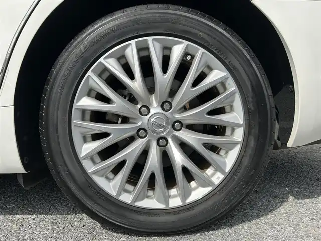 日産 シーマ 茨城県 2012(平24)年 8.6万km クリスタルホワイトパール 純正HDDナビ/フルセグ/バックカメラ/サイドカメラ/CD/DVD/純正18インチアルミホイール/黒革シート/前席シートヒーター/前席エアシート/前席パワーシート/クルーズコントロール/パワーバックドア/ビルトインETC/シガーライター/プッシュスタート/スマートキー