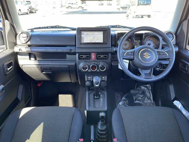 スズキ ジムニー XC 道北・旭川 2024(令6)年 0.5万km ブルーイッシュブラックパール3 /4WD//禁煙車//社外メモリナビ//CD/DVD/SD/MSV/BT/フルセグ//バックカメラ//セーフティサポート//衝突軽減ブレーキ//レーンキープ //アイドリングストップ//クルーズコントロール//ヒルディセントコントロール//シートヒーター //ミラーヒーター //オートハイビーム//オートライト//LEDヘッドライト//フォグライト //ヘッドライトウォッシャー//オートリトラミラー//前後ドライブレコーダー//純正フロアマット//ドアバイザー