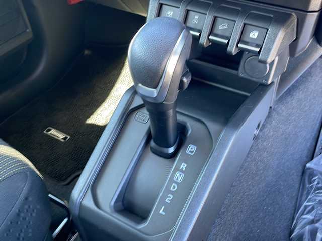 スズキ ジムニー XC 道北・旭川 2024(令6)年 0.5万km ブルーイッシュブラックパール3 /4WD//禁煙車//社外メモリナビ//CD/DVD/SD/MSV/BT/フルセグ//バックカメラ//セーフティサポート//衝突軽減ブレーキ//レーンキープ //アイドリングストップ//クルーズコントロール//ヒルディセントコントロール//シートヒーター //ミラーヒーター //オートハイビーム//オートライト//LEDヘッドライト//フォグライト //ヘッドライトウォッシャー//オートリトラミラー//前後ドライブレコーダー//純正フロアマット//ドアバイザー