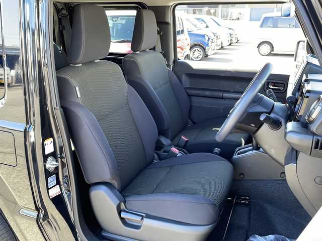 スズキ ジムニー XC 道北・旭川 2024(令6)年 0.5万km ブルーイッシュブラックパール3 /4WD//禁煙車//社外メモリナビ//CD/DVD/SD/MSV/BT/フルセグ//バックカメラ//セーフティサポート//衝突軽減ブレーキ//レーンキープ //アイドリングストップ//クルーズコントロール//ヒルディセントコントロール//シートヒーター //ミラーヒーター //オートハイビーム//オートライト//LEDヘッドライト//フォグライト //ヘッドライトウォッシャー//オートリトラミラー//前後ドライブレコーダー//純正フロアマット//ドアバイザー