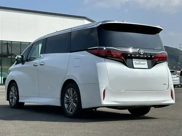 トヨタ アルファードハイブリット Z 鹿児島県 2024(令6)年 2.3万km プラチナホワイトパールマイカ 純正フリップダウンモニター/純正メモリナビ/　　CD/DVD/BT/フルセグ/アラウンドビューモニター/両側パワースライドドア/LEDヘッドライト/レザーシート/純正18インチアルミホイール/純正ビルトインETC2.0/オットマン/電動リアゲート/社外ドライブレコーダー