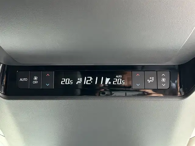 トヨタ アルファードハイブリット Z 鹿児島県 2024(令6)年 2.3万km プラチナホワイトパールマイカ 純正フリップダウンモニター/純正メモリナビ/　　CD/DVD/BT/フルセグ/アラウンドビューモニター/両側パワースライドドア/LEDヘッドライト/レザーシート/純正18インチアルミホイール/純正ビルトインETC2.0/オットマン/電動リアゲート/社外ドライブレコーダー