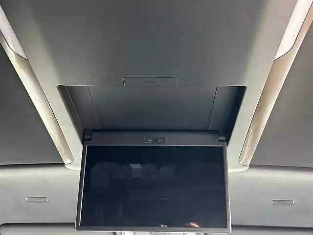 トヨタ アルファードハイブリット Z 鹿児島県 2024(令6)年 2.3万km プラチナホワイトパールマイカ 純正フリップダウンモニター/純正メモリナビ/　　CD/DVD/BT/フルセグ/アラウンドビューモニター/両側パワースライドドア/LEDヘッドライト/レザーシート/純正18インチアルミホイール/純正ビルトインETC2.0/オットマン/電動リアゲート/社外ドライブレコーダー