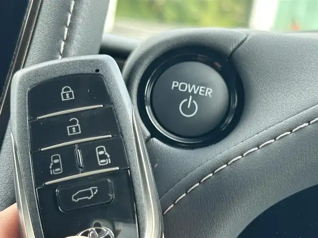 トヨタ アルファードハイブリット Z 鹿児島県 2024(令6)年 2.3万km プラチナホワイトパールマイカ 純正フリップダウンモニター/純正メモリナビ/　　CD/DVD/BT/フルセグ/アラウンドビューモニター/両側パワースライドドア/LEDヘッドライト/レザーシート/純正18インチアルミホイール/純正ビルトインETC2.0/オットマン/電動リアゲート/社外ドライブレコーダー