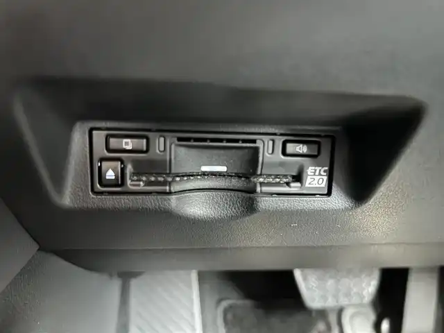 トヨタ アルファードハイブリット Z 鹿児島県 2024(令6)年 2.3万km プラチナホワイトパールマイカ 純正フリップダウンモニター/純正メモリナビ/　　CD/DVD/BT/フルセグ/アラウンドビューモニター/両側パワースライドドア/LEDヘッドライト/レザーシート/純正18インチアルミホイール/純正ビルトインETC2.0/オットマン/電動リアゲート/社外ドライブレコーダー