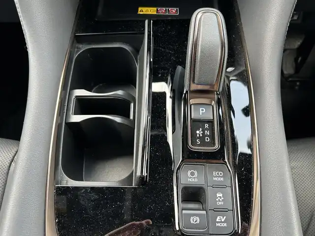 トヨタ アルファードハイブリット Z 鹿児島県 2024(令6)年 2.3万km プラチナホワイトパールマイカ 純正フリップダウンモニター/純正メモリナビ/　　CD/DVD/BT/フルセグ/アラウンドビューモニター/両側パワースライドドア/LEDヘッドライト/レザーシート/純正18インチアルミホイール/純正ビルトインETC2.0/オットマン/電動リアゲート/社外ドライブレコーダー