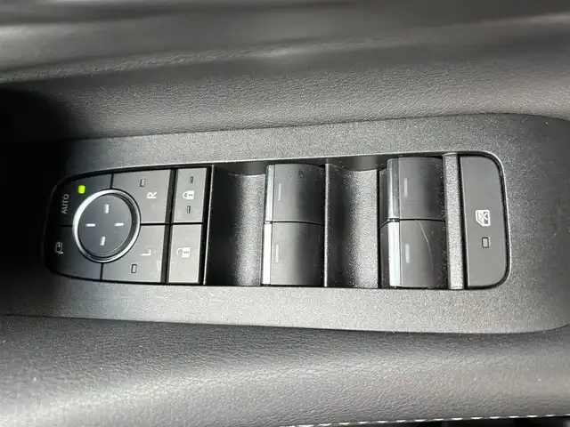 トヨタ アルファードハイブリット Z 鹿児島県 2024(令6)年 2.3万km プラチナホワイトパールマイカ 純正フリップダウンモニター/純正メモリナビ/　　CD/DVD/BT/フルセグ/アラウンドビューモニター/両側パワースライドドア/LEDヘッドライト/レザーシート/純正18インチアルミホイール/純正ビルトインETC2.0/オットマン/電動リアゲート/社外ドライブレコーダー