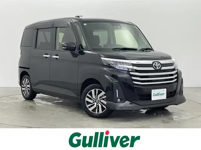 トヨタ ルーミー カスタムG 富山県 2023(令5)年 1.4万km ブラックマイカメタリック 純正9型ディスプレイオーディオ/（AM/FM/BT/USB/フルセグ）/バックカメラ/両側パワースライドドア/衝突被害軽減システム/レーダークルーズコントロール/レーンキープアシスト/コーナーセンサー/横滑り防止装置/アイドリングストップ/オートLEDライト/純正アルミホイール/純正フロアマット/オートホールド付電子パーキング/革巻きステアリング/ステアリングスイッチ/スマートキー/スペアキー