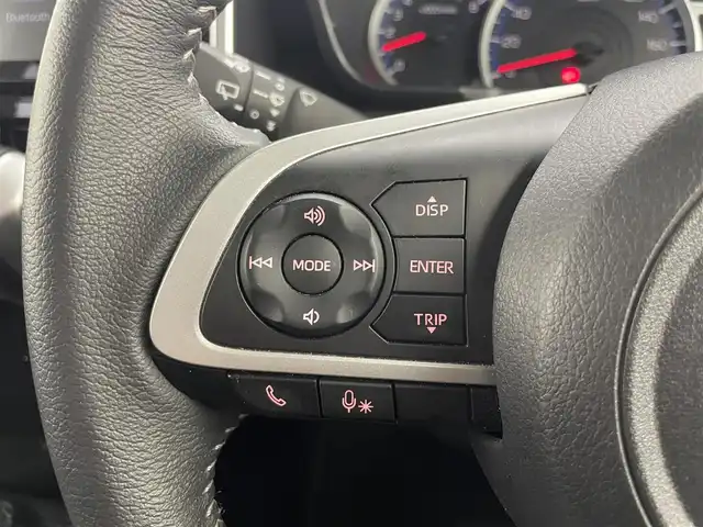 トヨタ ルーミー カスタムG 富山県 2023(令5)年 1.4万km ブラックマイカメタリック 純正9型ディスプレイオーディオ/（AM/FM/BT/USB/フルセグ）/バックカメラ/両側パワースライドドア/衝突被害軽減システム/レーダークルーズコントロール/レーンキープアシスト/コーナーセンサー/横滑り防止装置/アイドリングストップ/オートLEDライト/純正アルミホイール/純正フロアマット/オートホールド付電子パーキング/革巻きステアリング/ステアリングスイッチ/スマートキー/スペアキー