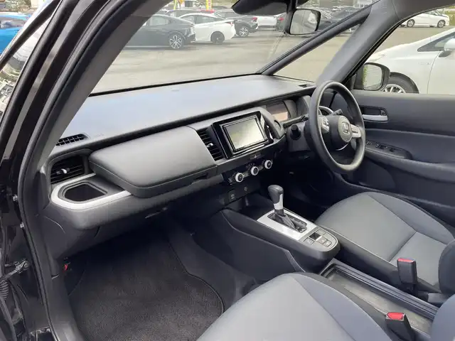 ホンダ フィット ベーシック 岡山県 2020(令2)年 4.7万km クリスタルブラックパール メモリナビ　AVIC-RZ403/CD、Bluetooth、AM、FM/バックカメラ/ETC/ホンダセンシング/・衝突軽減ブレーキ/・誤発進抑制機能/・後方誤発進抑制機能/・歩行者事故低減ステアリング/・路外逸脱抑制機能/・渋滞追従機能付アダブティブクルーズコントロール/・車線維持支援システム/・先行車発進お知らせ機能/・標識認識機能/・オートハイビーム