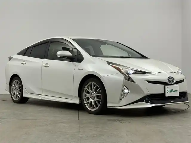 トヨタ プリウス S ツーリングセレクション 愛知県 2016(平28)年 4.8万km ホワイトパールクリスタルシャイン 純正ナビ/バックカメラ/レザーシート/プリクラッシュセーフティシステム/レーダークルーズコントロール/TRDエアロ＆マフラー/TOM’ｓ17インチアルミホイール/LEDヘッドライト/フルセグTV/ドライブレコーダー/シートヒーター/スマートキー/プッシュスタート/電動格納ミラー/ETC/Bluetooth/CD/DVD再生
