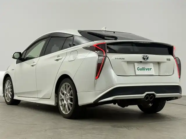 トヨタ プリウス S ツーリングセレクション 愛知県 2016(平28)年 4.8万km ホワイトパールクリスタルシャイン 純正ナビ/バックカメラ/レザーシート/プリクラッシュセーフティシステム/レーダークルーズコントロール/TRDエアロ＆マフラー/TOM’ｓ17インチアルミホイール/LEDヘッドライト/フルセグTV/ドライブレコーダー/シートヒーター/スマートキー/プッシュスタート/電動格納ミラー/ETC/Bluetooth/CD/DVD再生