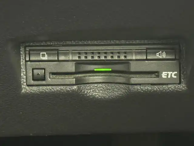 トヨタ プリウス S ツーリングセレクション 愛知県 2016(平28)年 4.8万km ホワイトパールクリスタルシャイン 純正ナビ/バックカメラ/レザーシート/プリクラッシュセーフティシステム/レーダークルーズコントロール/TRDエアロ＆マフラー/TOM’ｓ17インチアルミホイール/LEDヘッドライト/フルセグTV/ドライブレコーダー/シートヒーター/スマートキー/プッシュスタート/電動格納ミラー/ETC/Bluetooth/CD/DVD再生