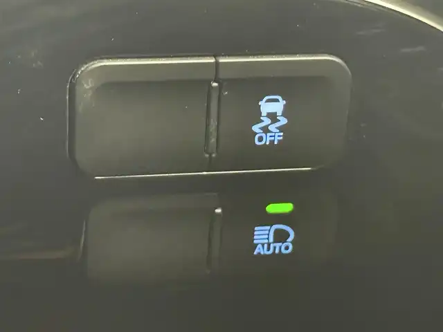 トヨタ プリウス S ツーリングセレクション 愛知県 2016(平28)年 4.8万km ホワイトパールクリスタルシャイン 純正ナビ/バックカメラ/レザーシート/プリクラッシュセーフティシステム/レーダークルーズコントロール/TRDエアロ＆マフラー/TOM’ｓ17インチアルミホイール/LEDヘッドライト/フルセグTV/ドライブレコーダー/シートヒーター/スマートキー/プッシュスタート/電動格納ミラー/ETC/Bluetooth/CD/DVD再生