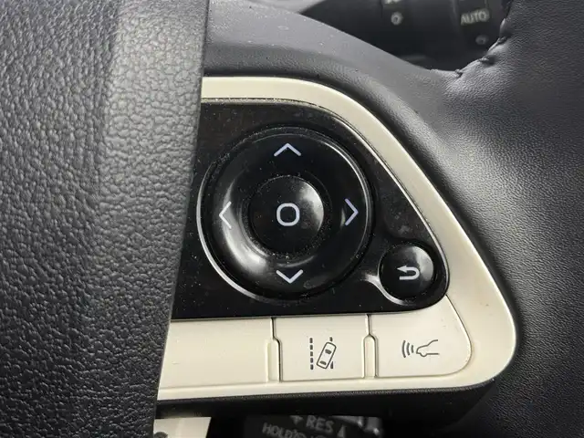 トヨタ プリウス S ツーリングセレクション 愛知県 2016(平28)年 4.8万km ホワイトパールクリスタルシャイン 純正ナビ/バックカメラ/レザーシート/プリクラッシュセーフティシステム/レーダークルーズコントロール/TRDエアロ＆マフラー/TOM’ｓ17インチアルミホイール/LEDヘッドライト/フルセグTV/ドライブレコーダー/シートヒーター/スマートキー/プッシュスタート/電動格納ミラー/ETC/Bluetooth/CD/DVD再生