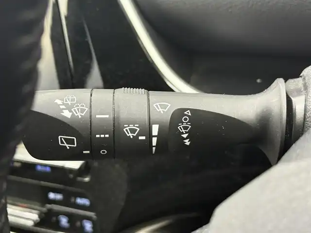 トヨタ プリウス S ツーリングセレクション 愛知県 2016(平28)年 4.8万km ホワイトパールクリスタルシャイン 純正ナビ/バックカメラ/レザーシート/プリクラッシュセーフティシステム/レーダークルーズコントロール/TRDエアロ＆マフラー/TOM’ｓ17インチアルミホイール/LEDヘッドライト/フルセグTV/ドライブレコーダー/シートヒーター/スマートキー/プッシュスタート/電動格納ミラー/ETC/Bluetooth/CD/DVD再生