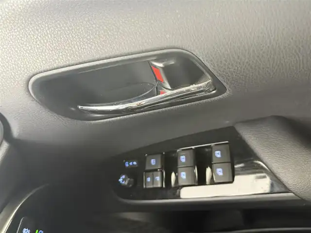 トヨタ プリウス S ツーリングセレクション 愛知県 2016(平28)年 4.8万km ホワイトパールクリスタルシャイン 純正ナビ/バックカメラ/レザーシート/プリクラッシュセーフティシステム/レーダークルーズコントロール/TRDエアロ＆マフラー/TOM’ｓ17インチアルミホイール/LEDヘッドライト/フルセグTV/ドライブレコーダー/シートヒーター/スマートキー/プッシュスタート/電動格納ミラー/ETC/Bluetooth/CD/DVD再生