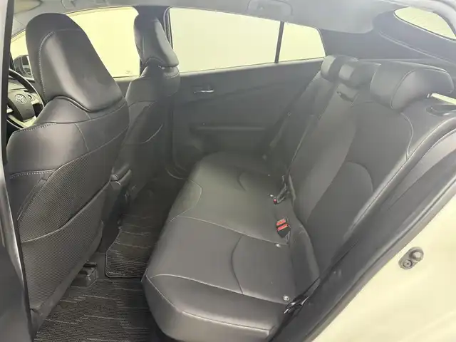 トヨタ プリウス S ツーリングセレクション 愛知県 2016(平28)年 4.8万km ホワイトパールクリスタルシャイン 純正ナビ/バックカメラ/レザーシート/プリクラッシュセーフティシステム/レーダークルーズコントロール/TRDエアロ＆マフラー/TOM’ｓ17インチアルミホイール/LEDヘッドライト/フルセグTV/ドライブレコーダー/シートヒーター/スマートキー/プッシュスタート/電動格納ミラー/ETC/Bluetooth/CD/DVD再生