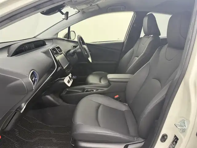 トヨタ プリウス S ツーリングセレクション 愛知県 2016(平28)年 4.8万km ホワイトパールクリスタルシャイン 純正ナビ/バックカメラ/レザーシート/プリクラッシュセーフティシステム/レーダークルーズコントロール/TRDエアロ＆マフラー/TOM’ｓ17インチアルミホイール/LEDヘッドライト/フルセグTV/ドライブレコーダー/シートヒーター/スマートキー/プッシュスタート/電動格納ミラー/ETC/Bluetooth/CD/DVD再生