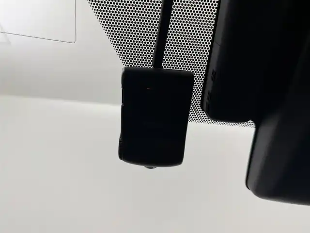 トヨタ プリウス S ツーリングセレクション 愛知県 2016(平28)年 4.8万km ホワイトパールクリスタルシャイン 純正ナビ/バックカメラ/レザーシート/プリクラッシュセーフティシステム/レーダークルーズコントロール/TRDエアロ＆マフラー/TOM’ｓ17インチアルミホイール/LEDヘッドライト/フルセグTV/ドライブレコーダー/シートヒーター/スマートキー/プッシュスタート/電動格納ミラー/ETC/Bluetooth/CD/DVD再生