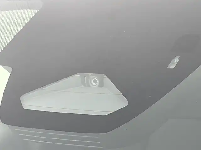 トヨタ カローラ クロス ハイブリッド Z 群馬県 2025(令7)年 0.1千km プラチナホワイトパールマイカ 登録済未使用車　純正１０．５型ディスプレイオーディオ　バックカメラ　パモラマルーフ　衝突軽減システム　アダプティブクルーズコントロール　レーンアシスト　パワバックドア　ビルトインＥＴＣ２．０　禁煙車