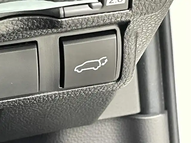 トヨタ カローラ クロス ハイブリッド Z 群馬県 2025(令7)年 0.1千km プラチナホワイトパールマイカ 登録済未使用車　純正１０．５型ディスプレイオーディオ　バックカメラ　パモラマルーフ　衝突軽減システム　アダプティブクルーズコントロール　レーンアシスト　パワバックドア　ビルトインＥＴＣ２．０　禁煙車