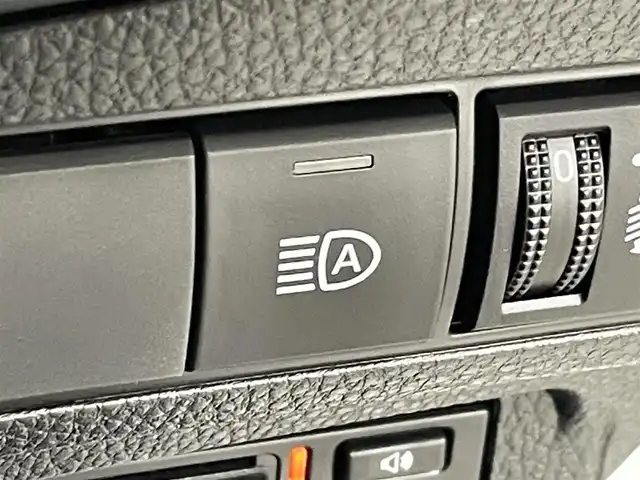 トヨタ カローラ クロス ハイブリッド Z 群馬県 2025(令7)年 0.1千km プラチナホワイトパールマイカ 登録済未使用車　純正１０．５型ディスプレイオーディオ　バックカメラ　パモラマルーフ　衝突軽減システム　アダプティブクルーズコントロール　レーンアシスト　パワバックドア　ビルトインＥＴＣ２．０　禁煙車