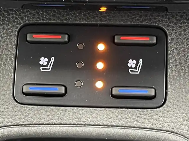 トヨタ カローラ クロス ハイブリッド Z 群馬県 2025(令7)年 0.1千km プラチナホワイトパールマイカ 登録済未使用車　純正１０．５型ディスプレイオーディオ　バックカメラ　パモラマルーフ　衝突軽減システム　アダプティブクルーズコントロール　レーンアシスト　パワバックドア　ビルトインＥＴＣ２．０　禁煙車