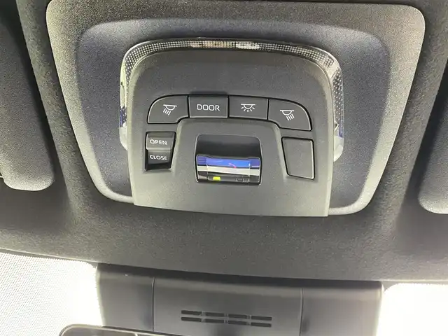 トヨタ カローラ クロス ハイブリッド Z 群馬県 2025(令7)年 0.1千km プラチナホワイトパールマイカ 登録済未使用車　純正１０．５型ディスプレイオーディオ　バックカメラ　パモラマルーフ　衝突軽減システム　アダプティブクルーズコントロール　レーンアシスト　パワバックドア　ビルトインＥＴＣ２．０　禁煙車