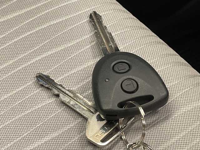 ダイハツ ミラ イース X SAⅢ 道央・札幌 2025(令7)年 0.4万km プラムブラウンクリスタルマイカ /オーディオレス//バックカメラ取付有//４WD//スマートアシスト車//衝突軽減ブレーキ//オートライト//オートハイビーム//コーナーセンサー//横滑り防止装置//アイドリングストップ//パワーウィンドウ