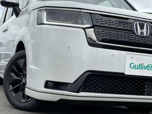 ホンダ ステップワゴン スパーダ eHEV 佐賀県 2025(令7)年 0.1万km未満 プラチナホワイトパール 登録済未使用車「登録時走行距離5km」/ホンダセンシング/衝突軽減ブレーキ/誤発進抑制機能/路外逸脱抑制機能/車線維持支援システム(LKAS)/渋滞追従機能付アダプティブクルーズコントロール/先行車発進お知らせ機能/標識認識機能/LEDオートハイビーム/アダプティブドライビングビーム/ブラインドスポットインフォメーション/11.4インチHonda CONNECTナビ「LXM247VFLi」/AM/FM/Bluetooth/フルセグ/CD/DVD/Apple Car Play/Andoroid Auto//両側パワースライドドア/パワーテールゲート/シートヒーター「運転席/助手席」/後席テーブル/後席サンシェード/オットマン/スマートキー×2