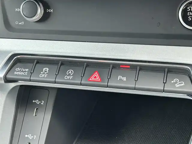 アウディ Ｑ３ 35TDIクワトロ アドバンスド 茨城県 2021(令3)年 3.9万km グレイシアホワイトメタリック ワンオーナー　/ベーシックＰＫＧ/・シートヒーター/・パワーシート/・パワーテールゲート/・オートホールド/・アドバンストキー　/アシスタンスＰＫＧ/・ＡＣＣ/・オートハイビーム/・サイドアシスト　/・レーンアシスト/３６０度カメラ　/パーキングエイド/黒革/ＬＥＤ　/純正１８ｉｎＡＷ　/ＥＴＣ2.0　/禁煙車